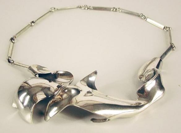 Afbeelding van het kunstwerk 'zilveren collier' van G. Zielstra