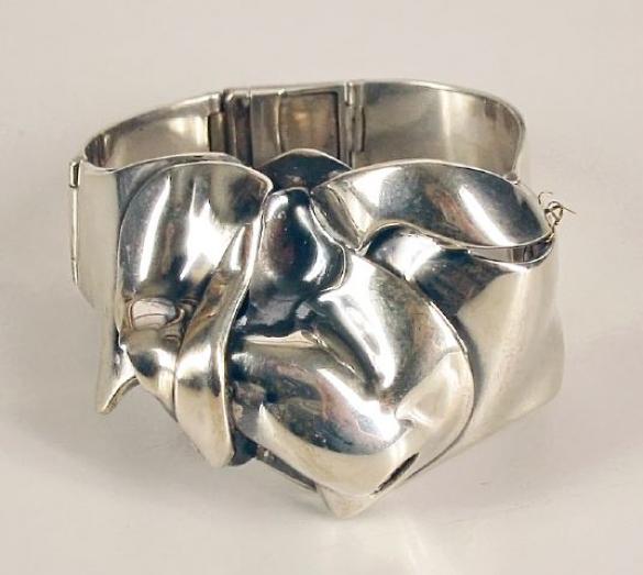 Afbeelding van het kunstwerk 'zilveren armband' van G. Zielstra