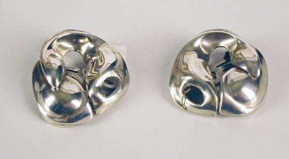 Afbeelding van het kunstwerk 'zilveren oorbellen' van G. Zielstra