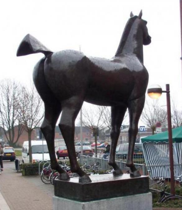Afbeelding van het kunstwerk 'Paard' van Henk Göbel